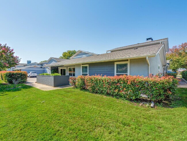 Foto del edificio - "Cute 3-Bed 2-Bath Townhome in Hurst!"