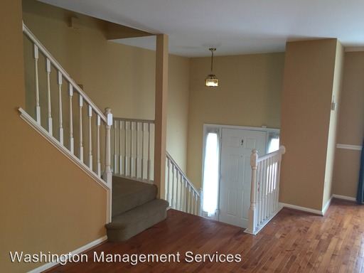 Building Photo - 24 Carriage House Cir