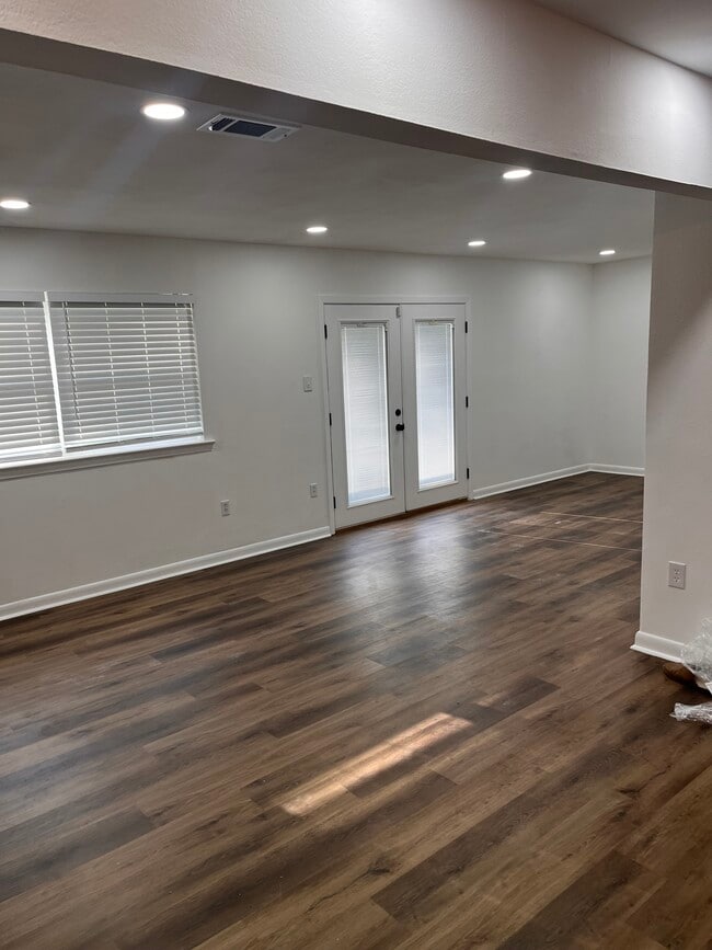 Foto del edificio - 745 Westbrook Dr