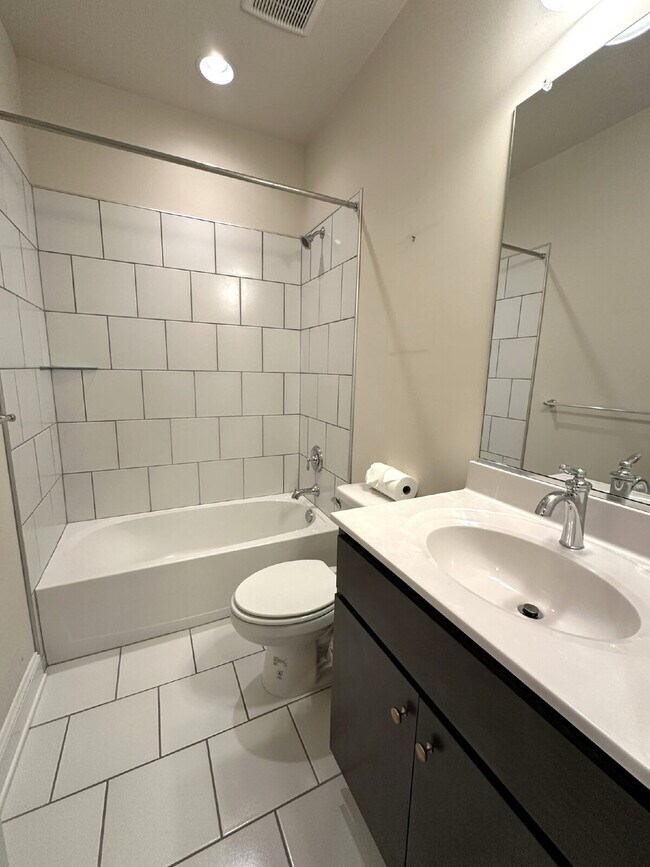 Foto del edificio - Luxury Townhome in Frederick