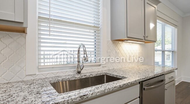 Foto del edificio - 238 Greenwood Dr