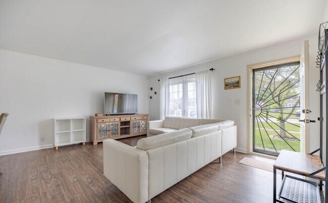 Foto del edificio - 3BR/2BA Home w/Finished Basement for Rent in Jtown!