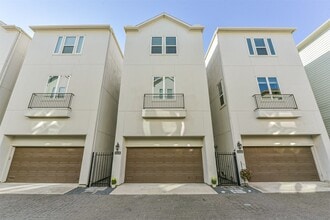 Building Photo - 1313 W 24th St