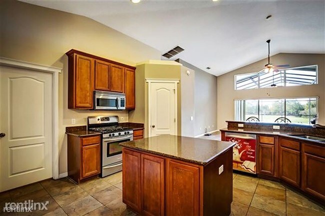 Foto del edificio - 6810 Cromwell Garden Dr