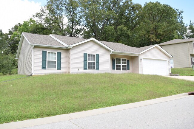 Building Photo - Gorgeous 3 bedroom 2 bathroom Home, locate...