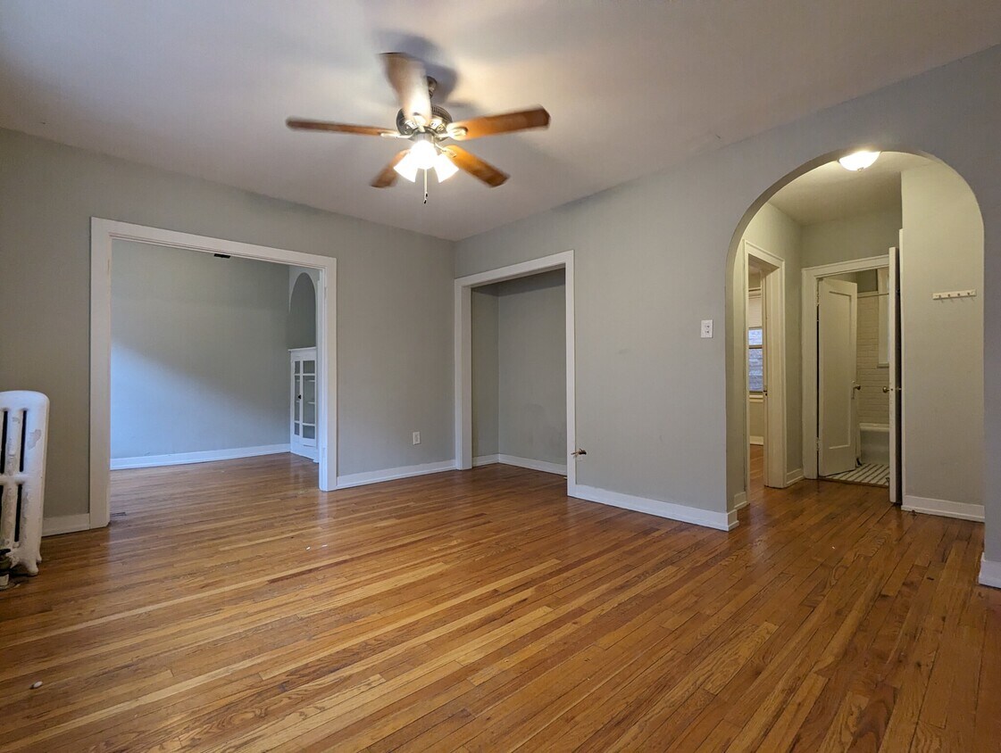 Primary Photo - 542 W Surf St