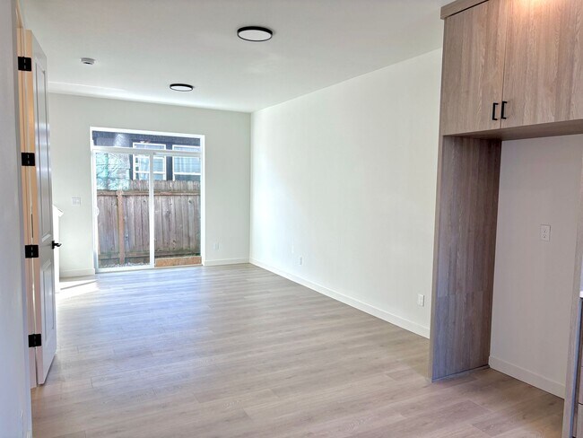 Foto del edificio - St. Johns Townhouse - Modern, Spacious, New Construction 2 Bedroom with A/C, Washer/Dryer, and Pr...