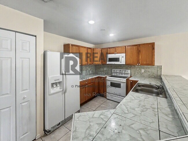 Foto del edificio - 772 Holmes Ave