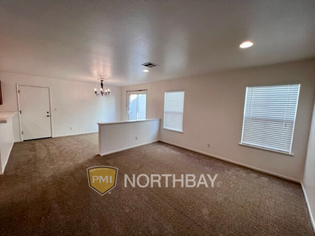 Building Photo - 3200 Puffin Cir