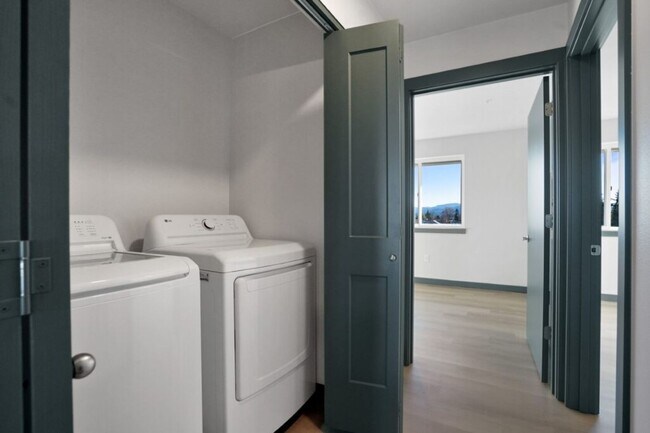 Interior Photo - Hickory Lake