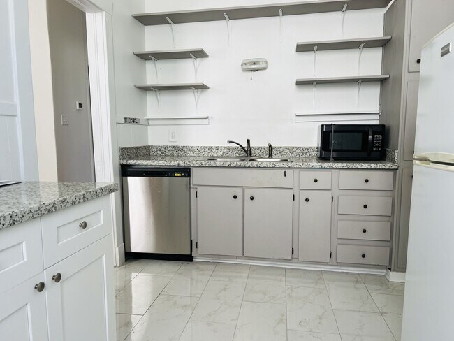 Building Photo - fjp1108-1112