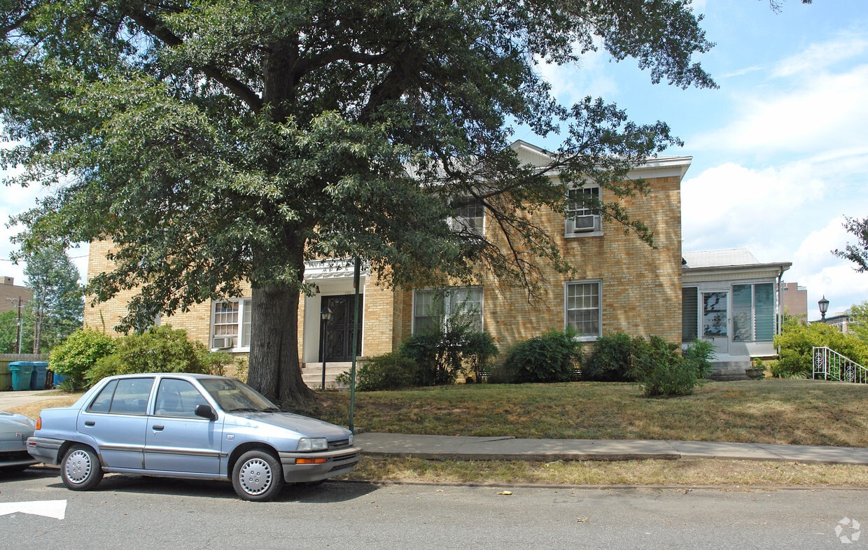 Primary Photo - 500 Rock St