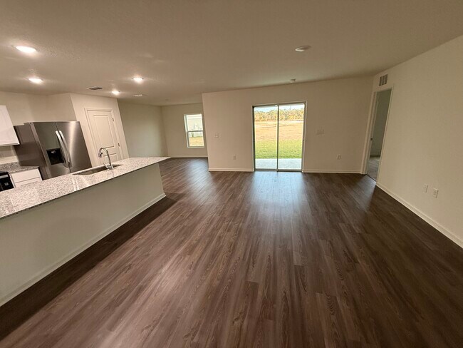 Foto del edificio - 2555 NW 23rd Ave