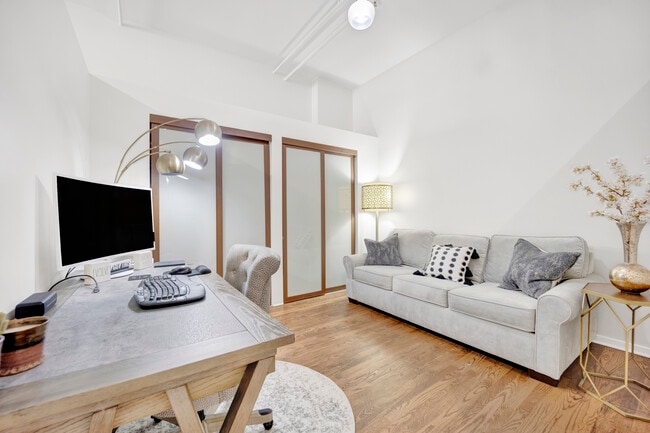 Photo - 360 W Illinois St Apartment