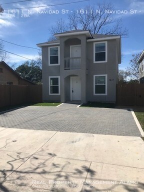 Building Photo - 1611 N Navidad St