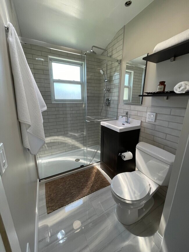 Foto del edificio - 325 Columbia Ave