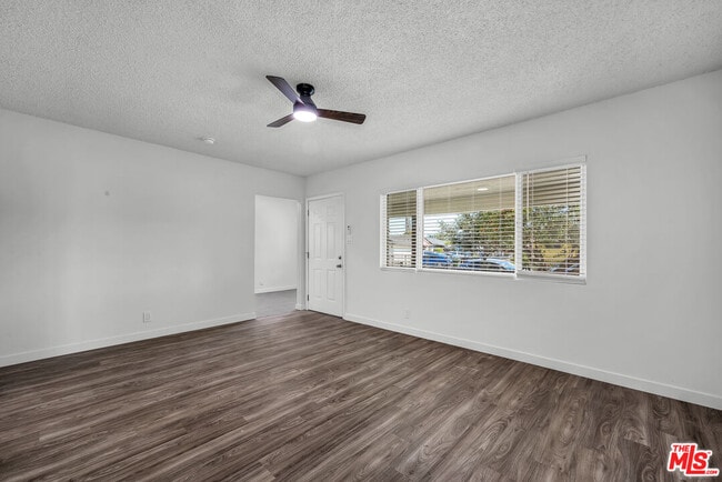 Building Photo - 1105 W 134th St