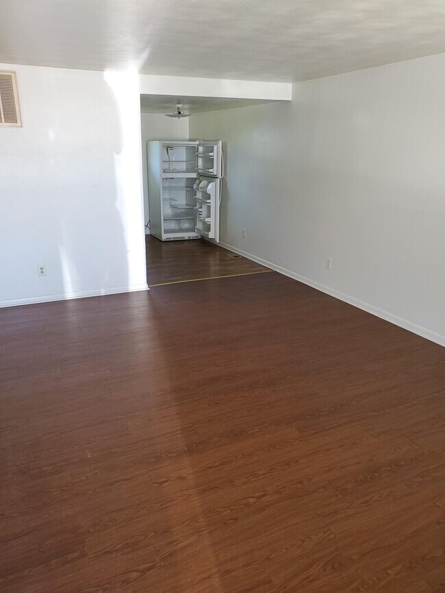 Building Photo - 759 E Gray St