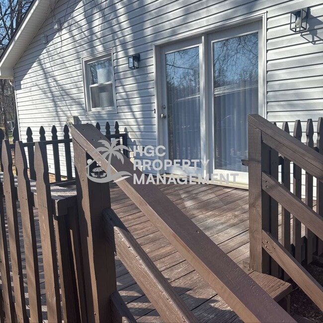 Building Photo - 404 Miles St