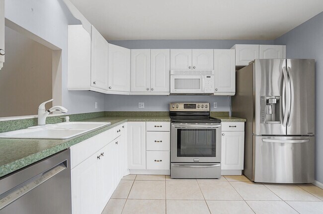 Building Photo - 12712 Spinnaker Ln