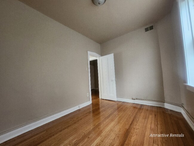 Foto del edificio - 1158 S Mason Ave