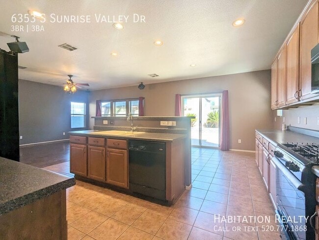 Building Photo - 6353 S Sunrise Valley Dr
