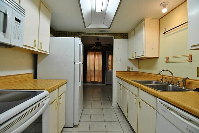 Building Photo - 7040 Jetty Ln