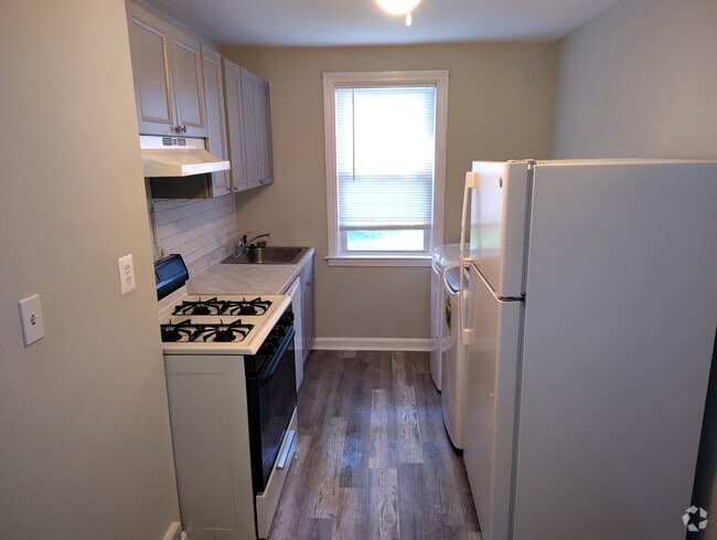 Building Photo - 218 Pilgrim Ln