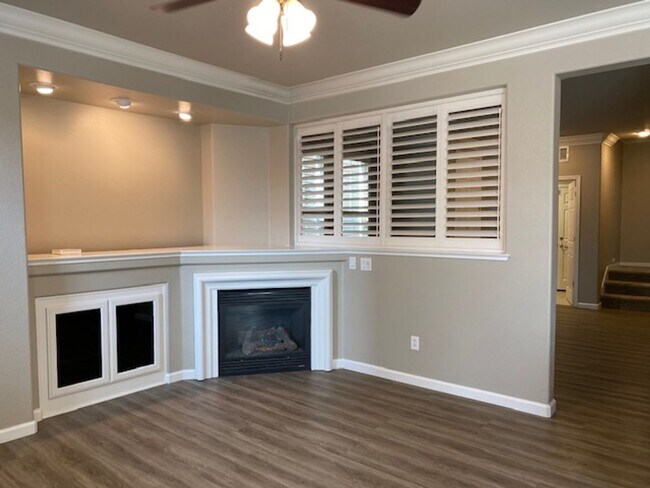 Foto del edificio - 1740 Wind Ranch Rd