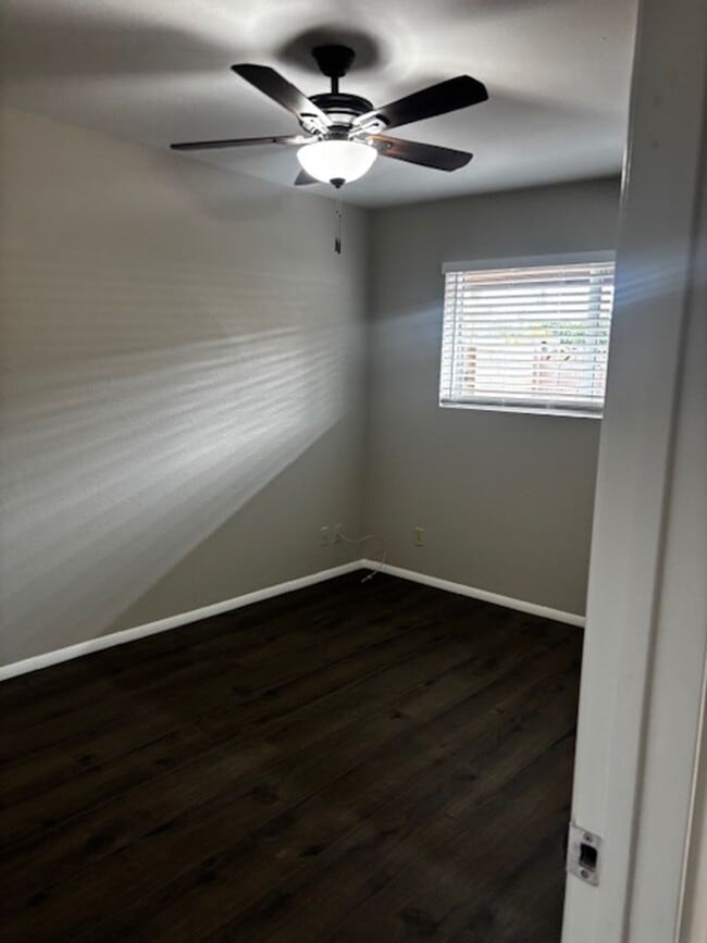 Foto del edificio - 4819 E Cambridge Ave