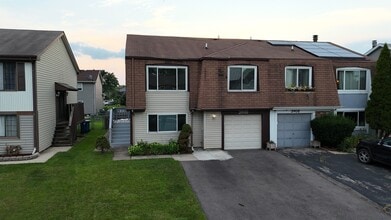 Building Photo - 3900 Sandpiper Dr