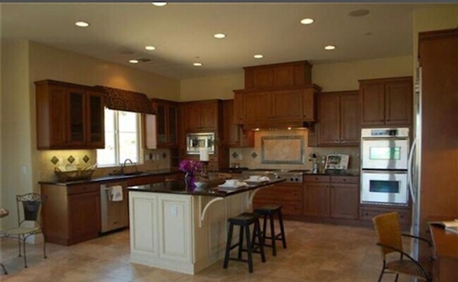 Building Photo - Beautiful 4Bd/4.5 Bath home on acre