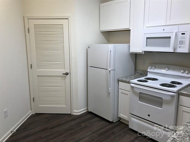 Building Photo - 17905 Delmas Dr