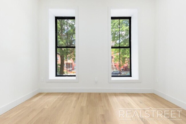Foto del edificio - Brand New 2 Bed in Bed Stuy Brownstone!