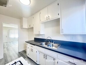 Building Photo - 251 Loma Dr