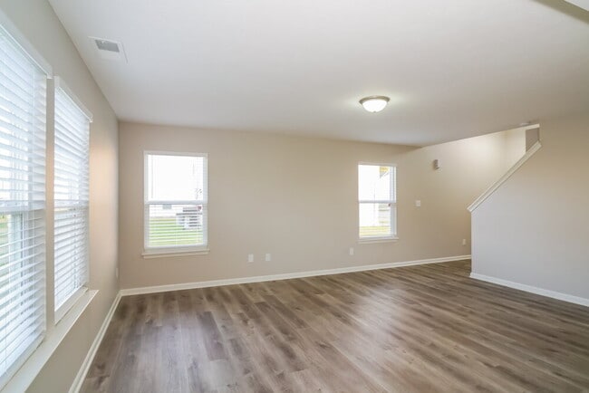 Building Photo - 8024 Bach Dr