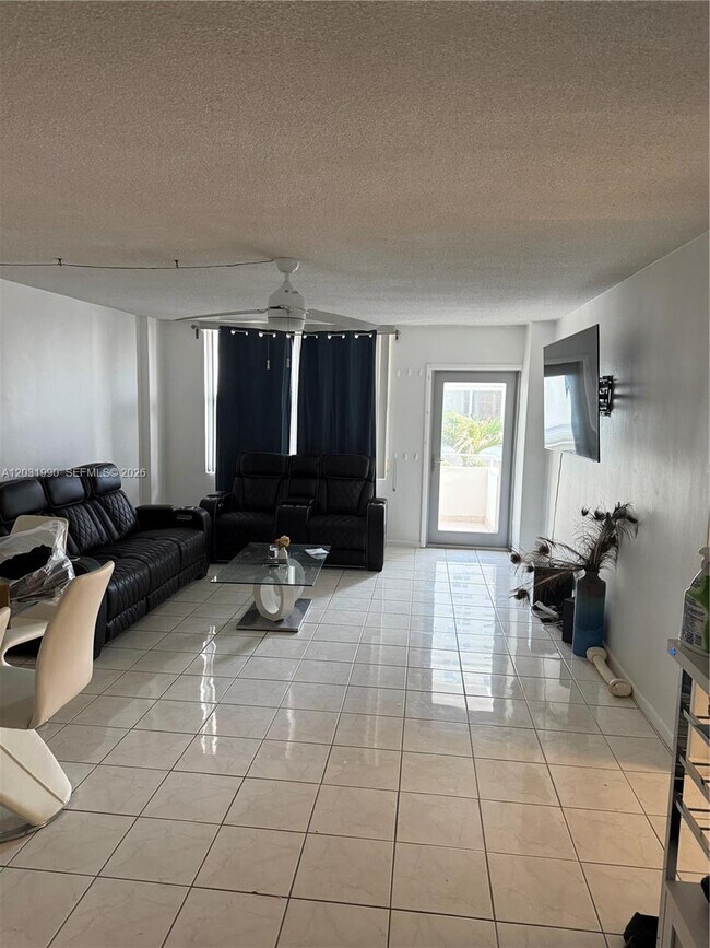 Foto del edificio - 9225 Collins Ave