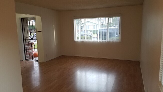 Building Photo - Single Level ground floor condominium