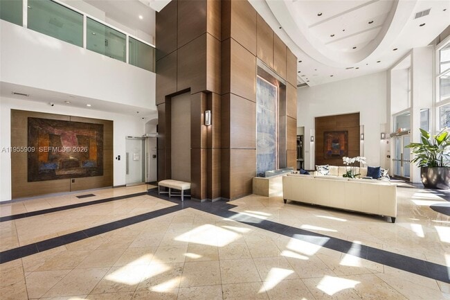 Building Photo - 1155 Brickell Bay Dr