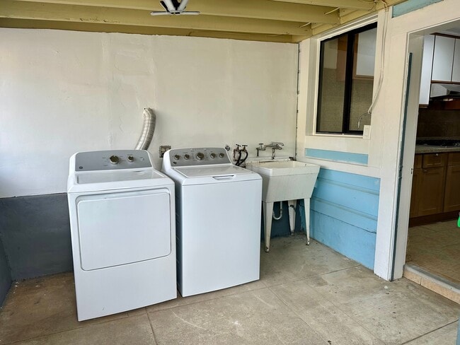 Building Photo - 1578 43rd Ave