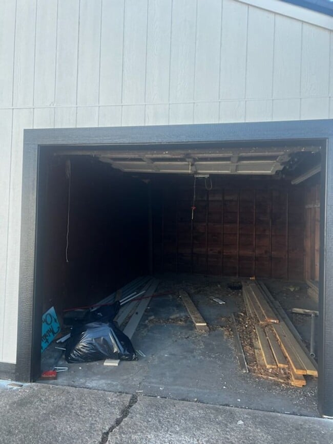 Building Photo - Newly Renovated 3 Bedroom House.