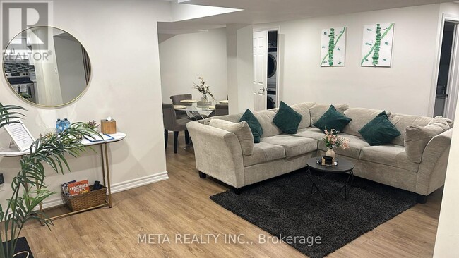 Building Photo - 252 Howell Crescent