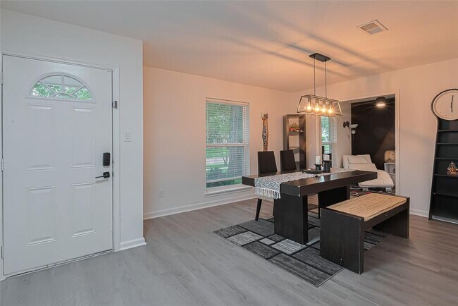 Foto del edificio - 12602 Westleigh Dr