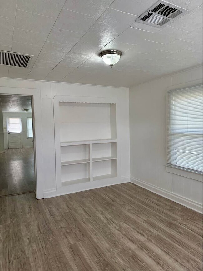 Foto del edificio - 648 Ave H