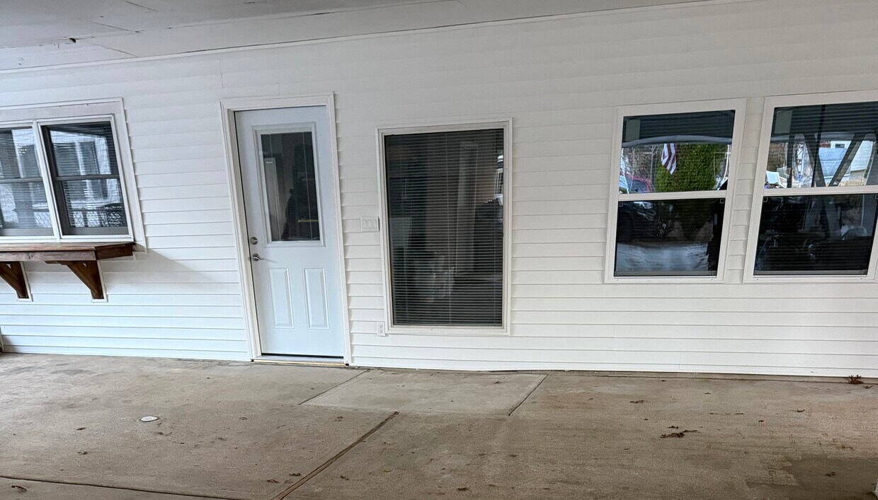 Foto principal - 66 Cedar Oaks Ave