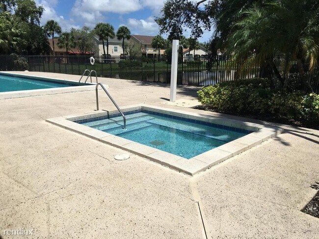 Foto del edificio - 3 br, 2 bath House - 1351 Fairfax Cir E