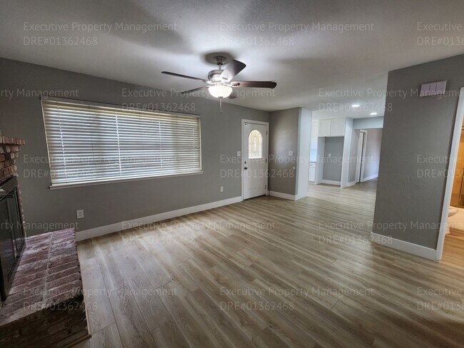 Foto del edificio - 4 bedroom 2 bath great location.