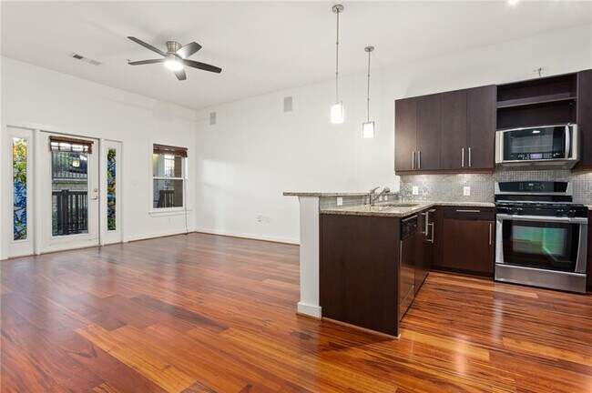 Foto del edificio - 870 Inman Vlg Pkwy NE