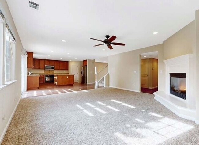 Building Photo - 6 bed/2.5 bath home in Atascadero's coveted Dove Creek neighborhood