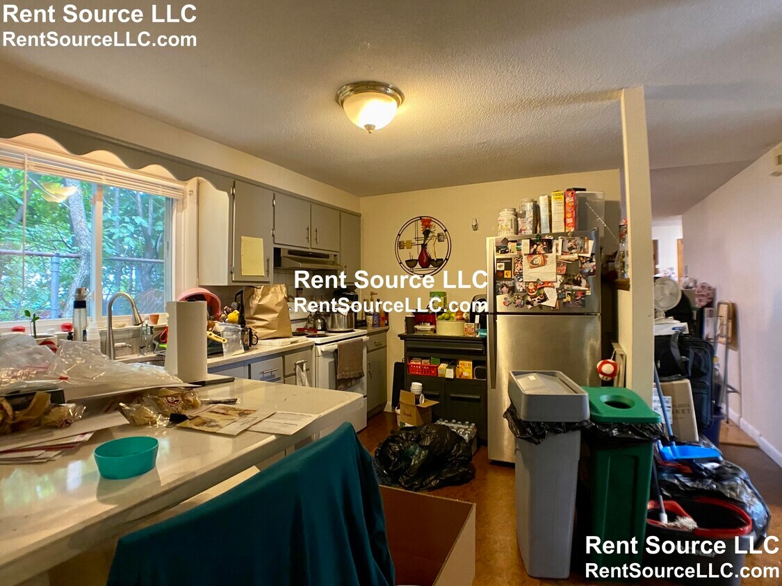 26 St Unit 1, Everett, MA 02149 26 St Everett, MA